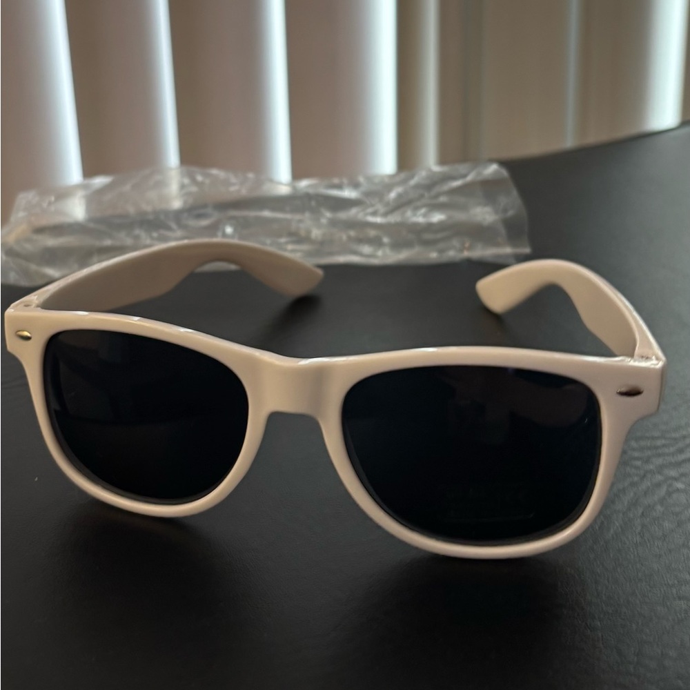 Sun Cruiser Adult Beverages Souvenir White Sunglasses Standard Average Size - Picture 2 of 10